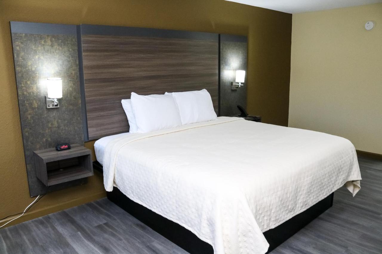 Rodeway Inn Phenix City Bagian luar foto