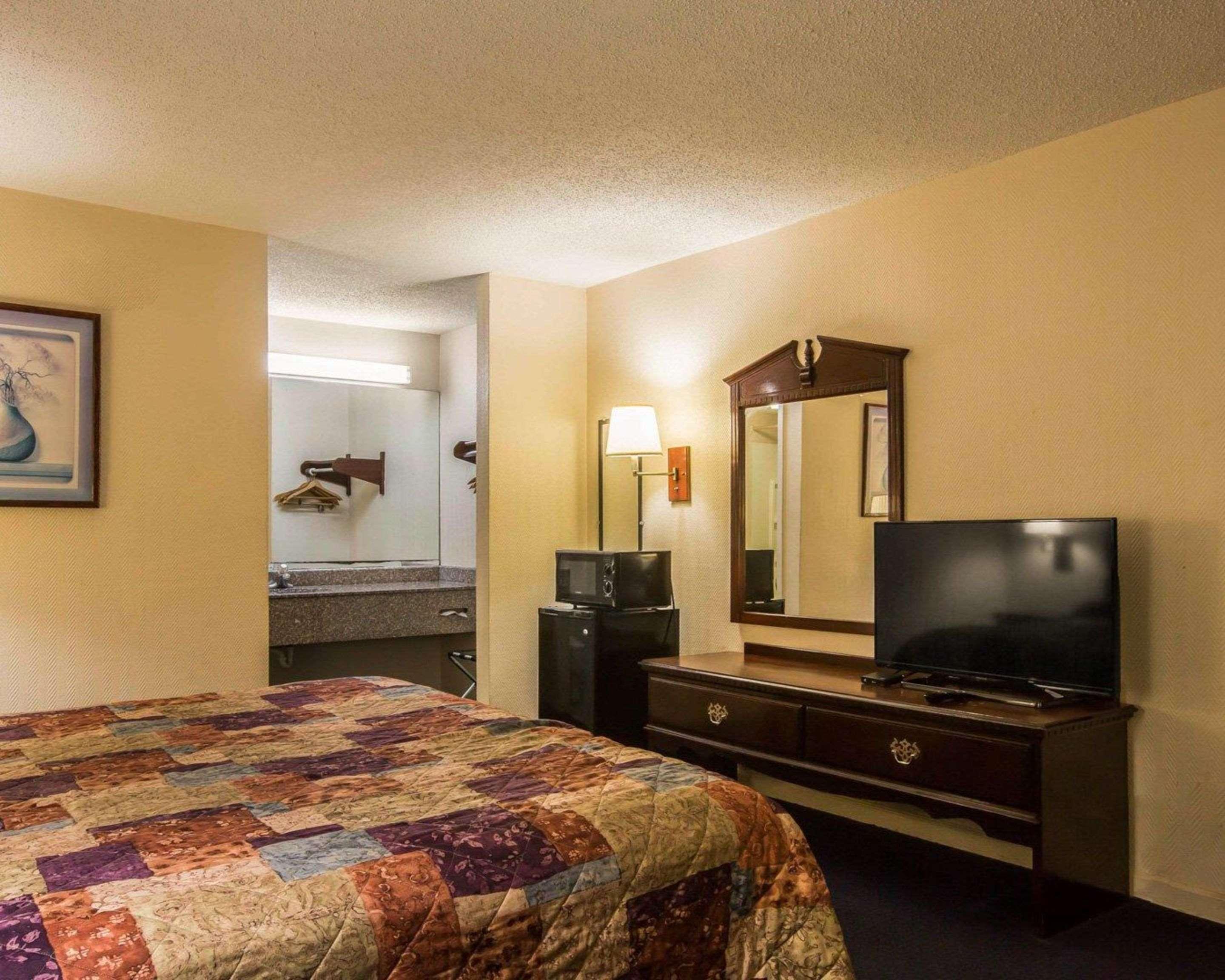 Rodeway Inn Phenix City Bagian luar foto