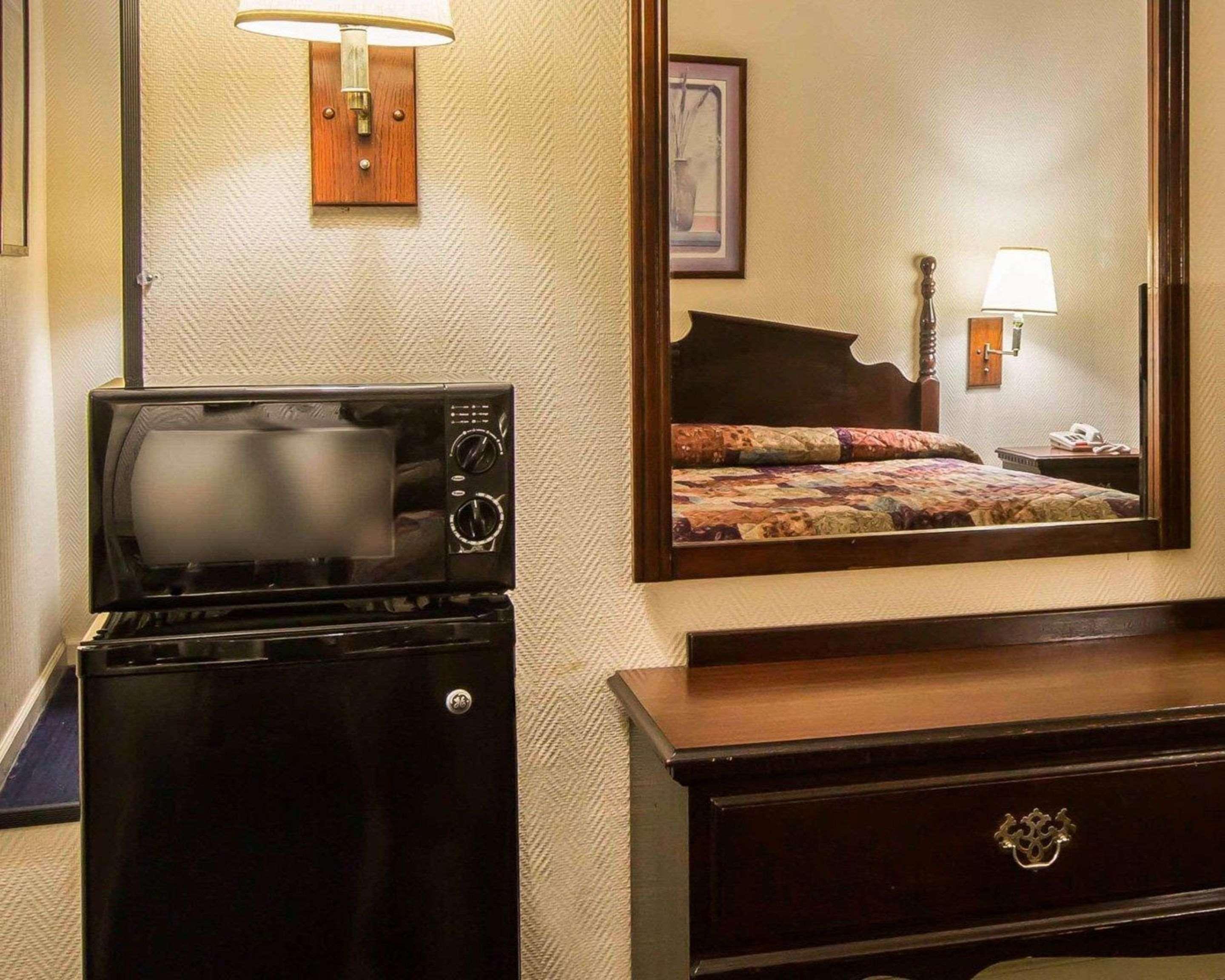 Rodeway Inn Phenix City Bagian luar foto