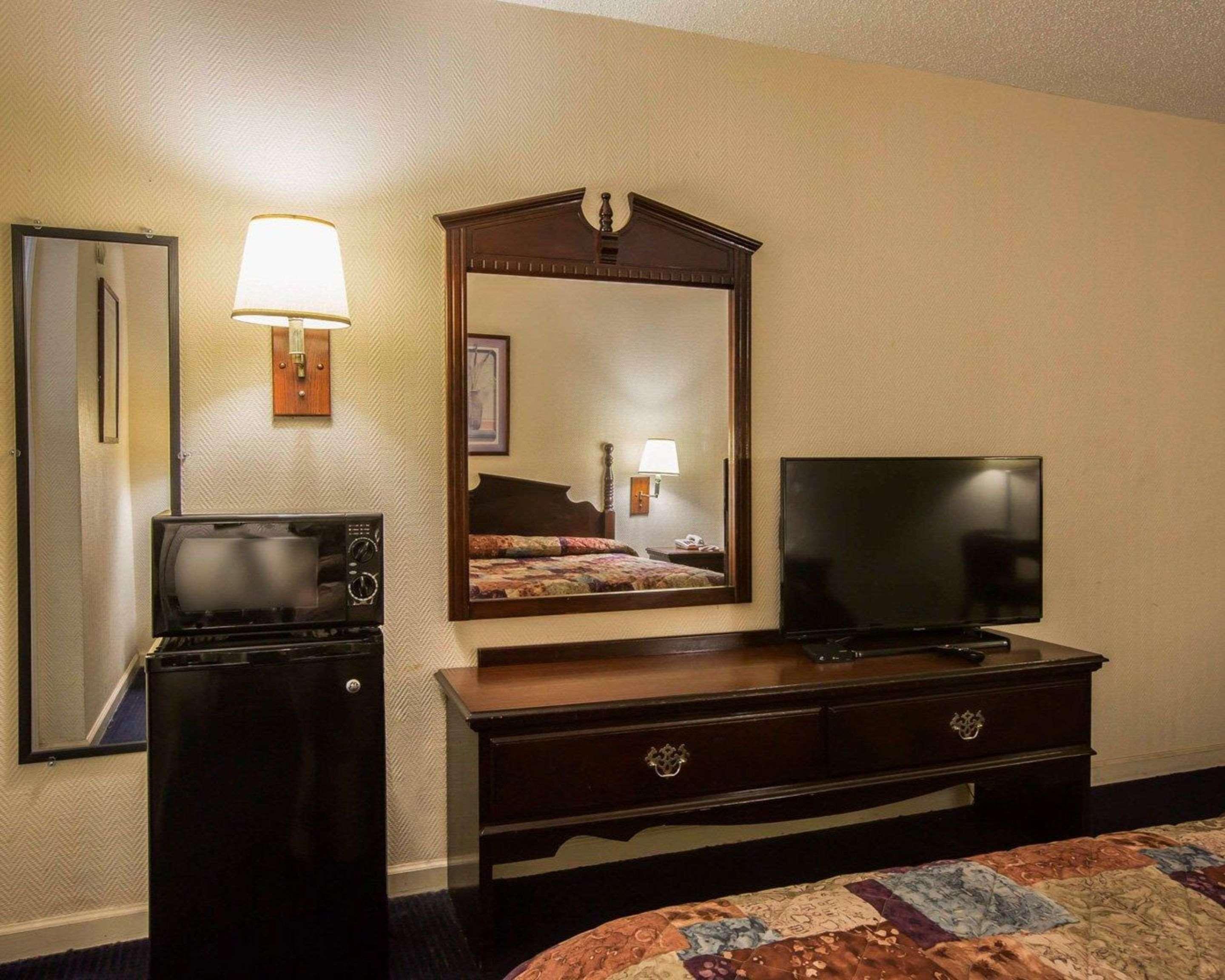 Rodeway Inn Phenix City Bagian luar foto