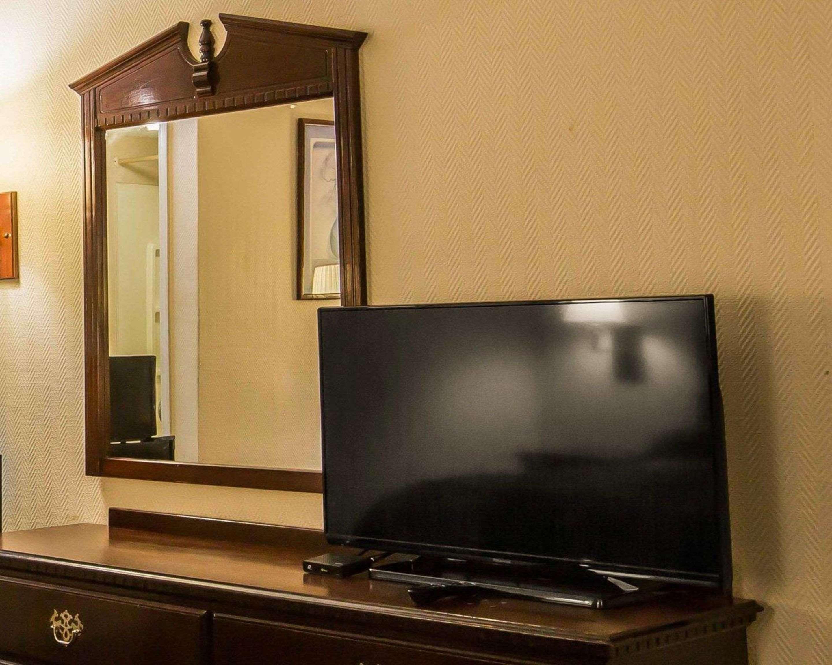 Rodeway Inn Phenix City Bagian luar foto