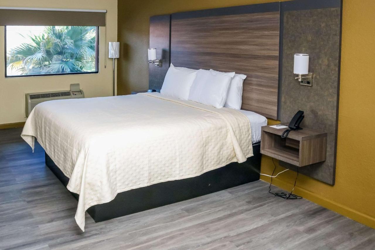 Rodeway Inn Phenix City Bagian luar foto