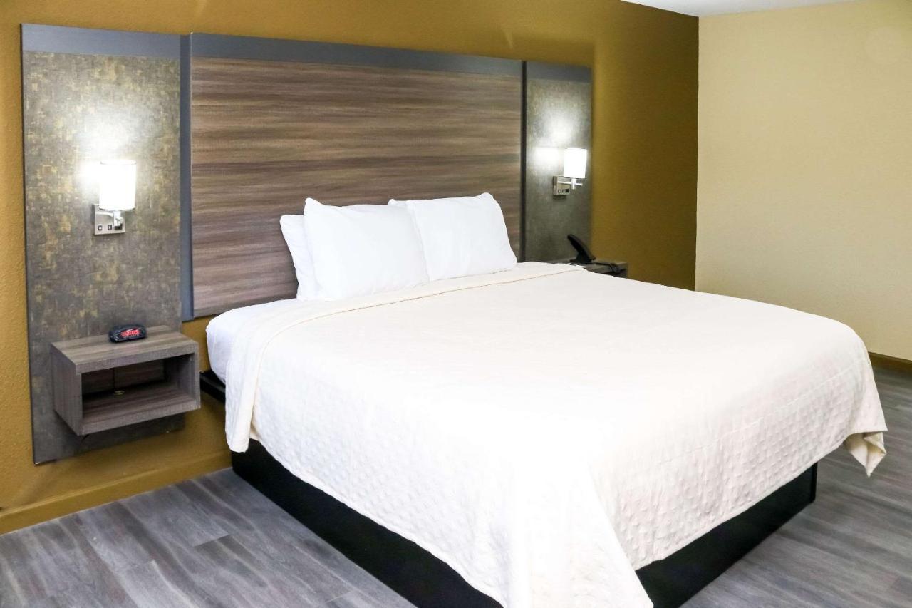 Rodeway Inn Phenix City Bagian luar foto